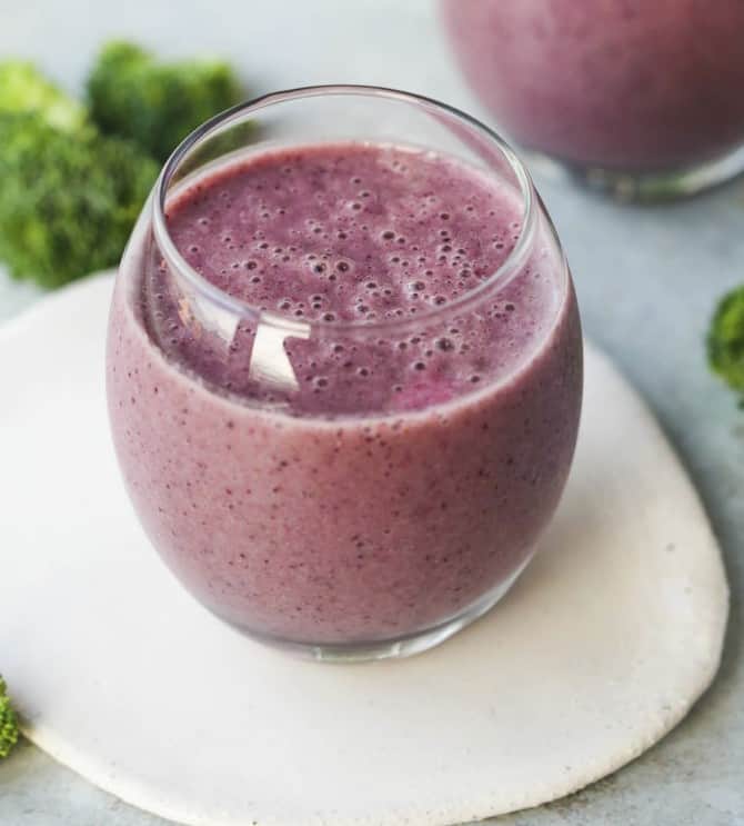 detox recipes - a glass of blueberry broccoli smoothie