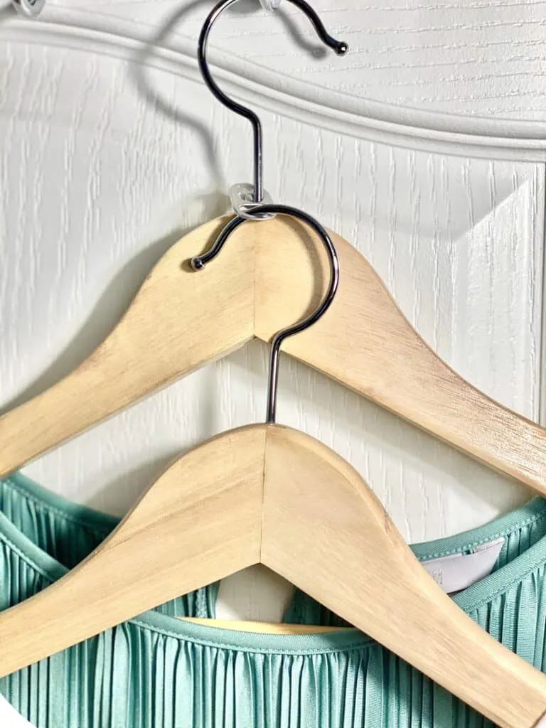 using a soda can tab to create your own DIY cascading hangers is a quick and easy organization tactic for your closet