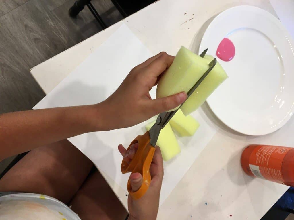 Making an easy sponge craft for the kids