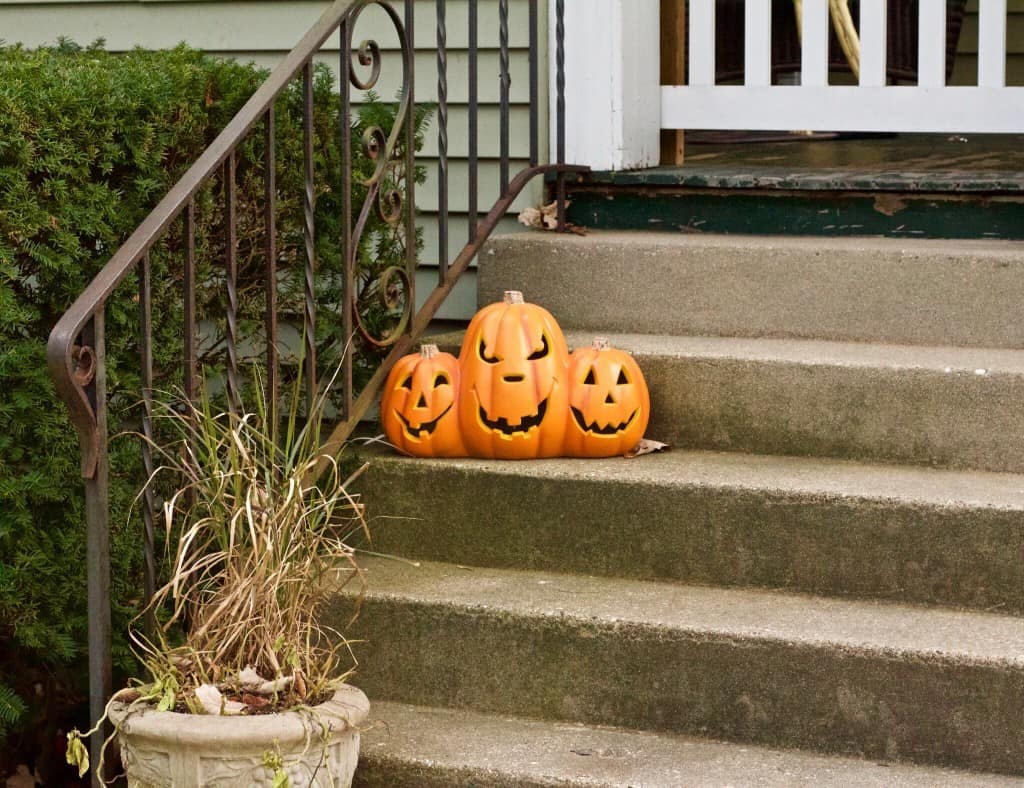 Pumpkins outside as budget decorations for fall
