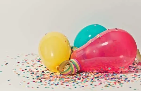 family confetti ballon bar party tradition idea 