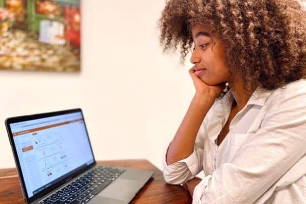 a girl studies junior economics for middle school on a laptop